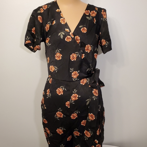 🌼Host Pick🌼Xhilaration Black Satin Jumpsuit XS - Picture 3 of 8